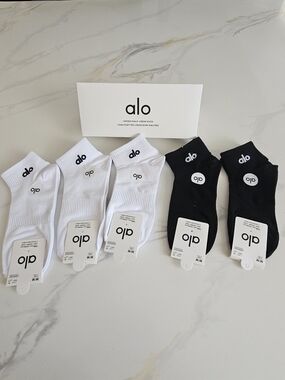 ALO Yoga Men's Cushioned Ankle Socks - Pack of 5 (White & Black)